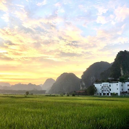 Liberty Hall Tam Coc Hotel & Villa Ninh Binh Bagian luar foto