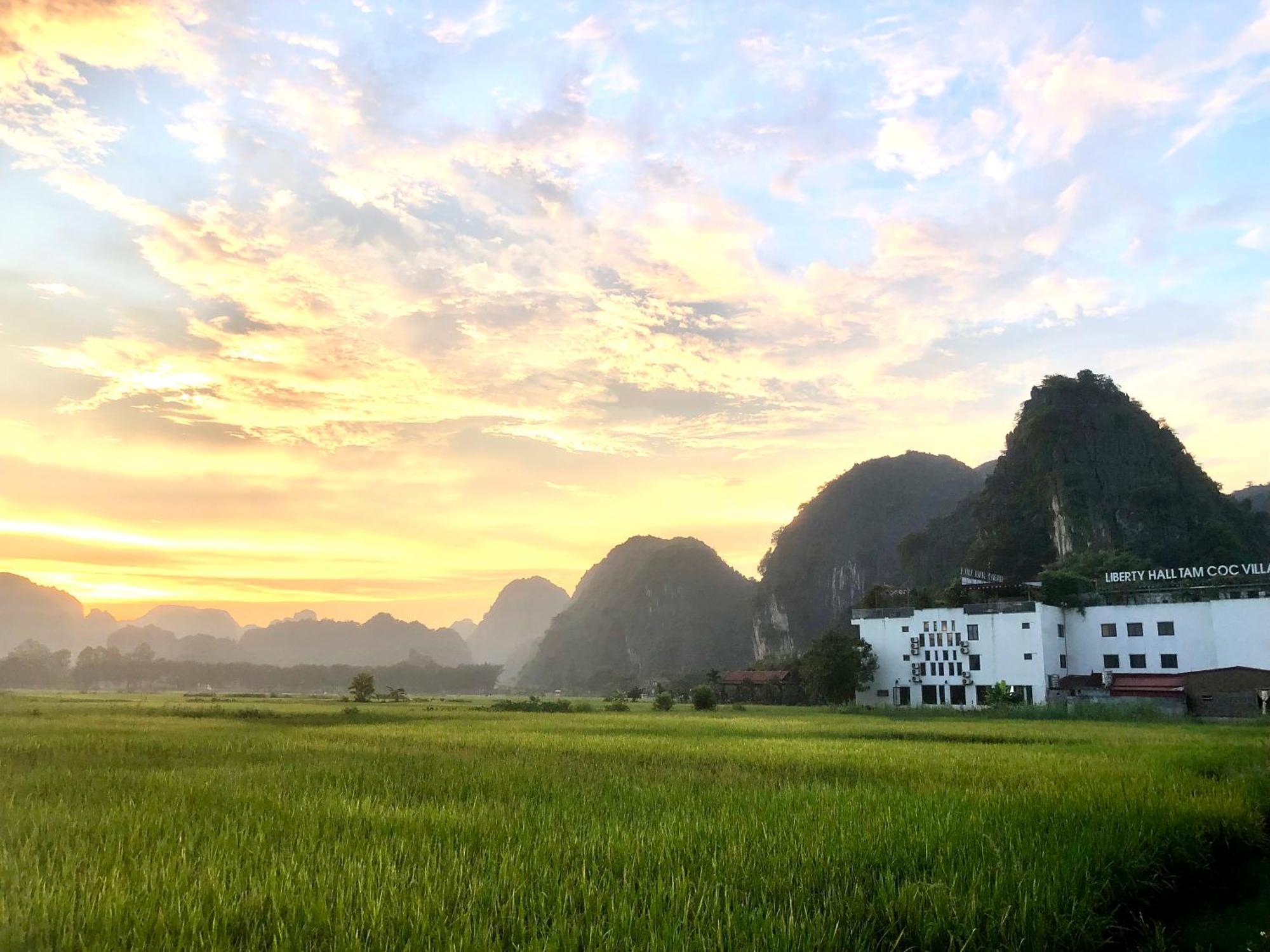 Liberty Hall Tam Coc Hotel & Villa Ninh Binh Bagian luar foto