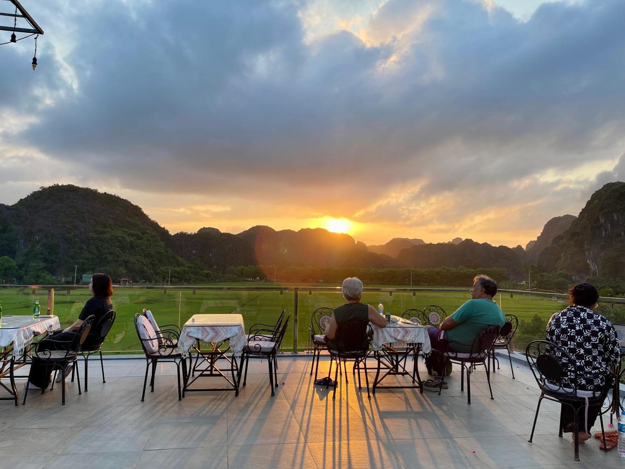Liberty Hall Tam Coc Hotel & Villa Ninh Binh Bagian luar foto